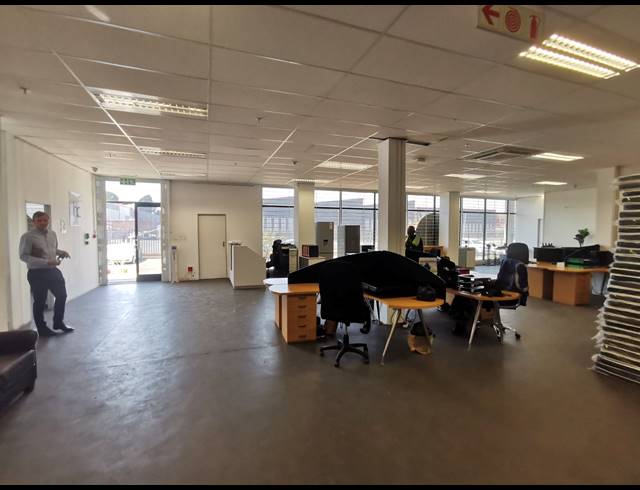 6,157M² WAREHOUSE TO LET IN HUGHES